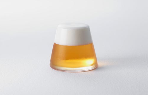 富士山形状的啤酒酒杯