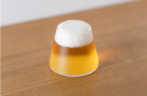 富士山形状的啤酒酒杯
