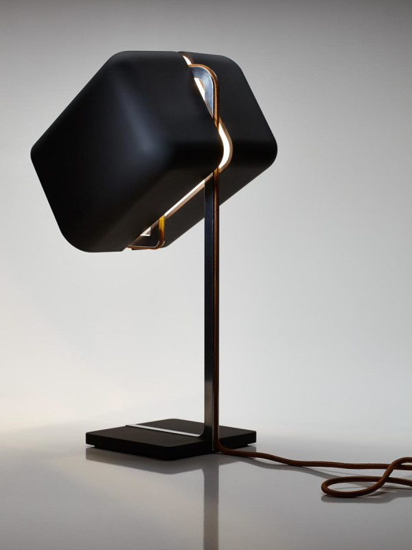 澳大利亚360°旋转台灯（Aligned Lamp）