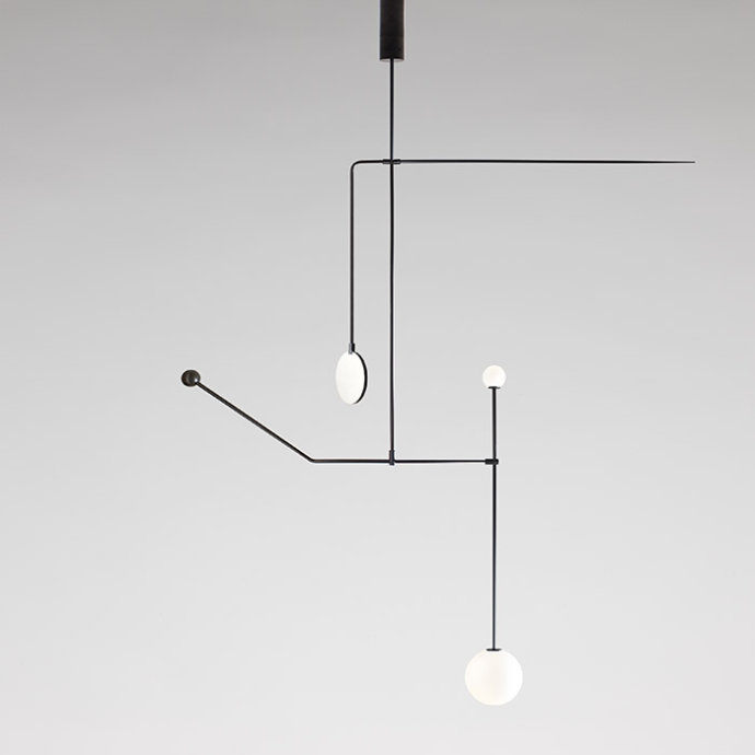 可碰动线性元素吊灯【Michael Anastassiades(英国)设计】